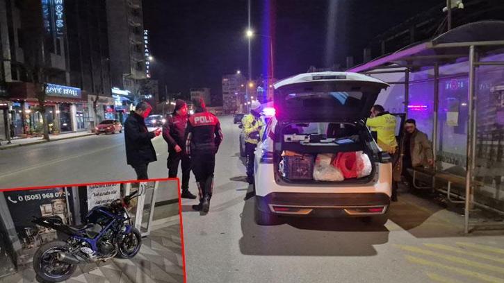 Eskişehir'de motosiklet ile hafif ticari araç çarpıştı: 1'i ağır 2 yaralı