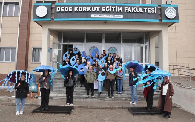 37 öğrenci ‘farkındalık’ için bir günü sadece 5'er litre suyla geçirdi