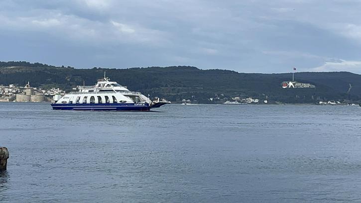 Bozcaada ve Gökçeada feribot seferlerine fırtına engeli