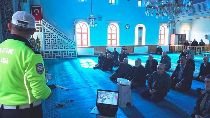 Hisarcık’ta cami cemaatine trafik eğitimi