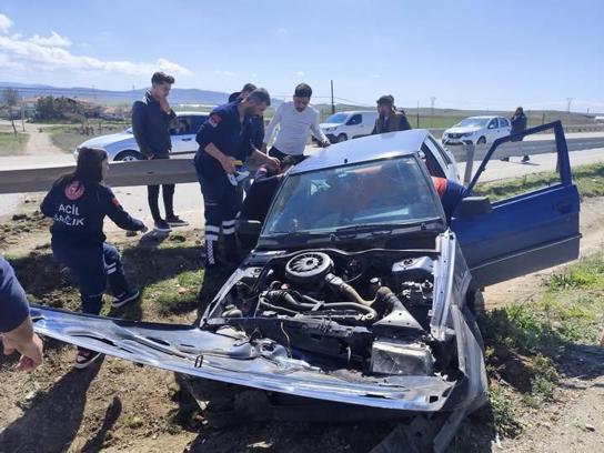 Otomobil refüje çıktı:1 yaralı