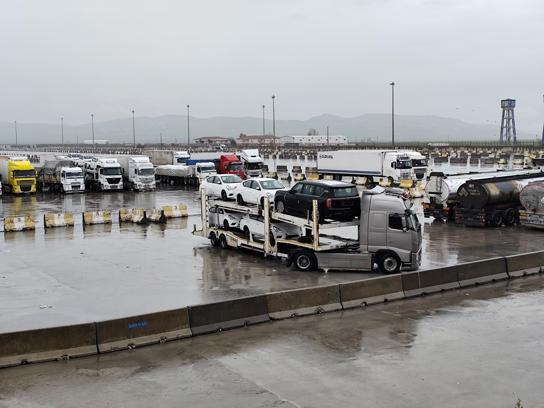 Orta Doğu’daki gerilime rağmen Habur Sınır Kapısı’nda ticaret trafiği kesintisiz sürüyor / Ek fotoğraflar
