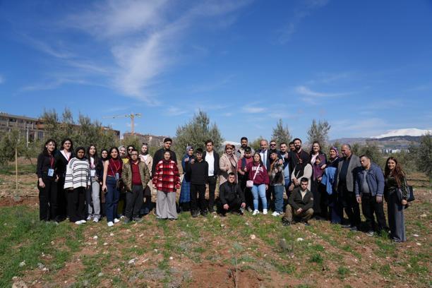 Down sendromlu öğrenciler fidan dikti