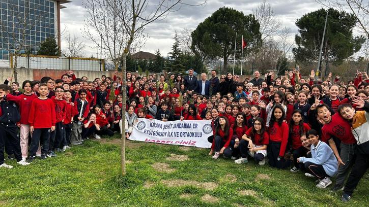 Orman Haftasında öğrenciler okul bahçesine 150 fidan dikti