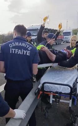 Osmaniye’de devrilen kamyonun sürücüsü yaralandı