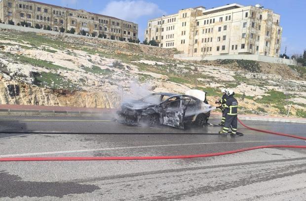 Mardin’de seyir halindeki otomobil yandı