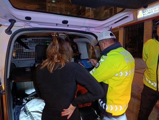 Trafik denetiminde ehliyeti iptal edildi, 'Beni çekmeyin, avukatım' dedi