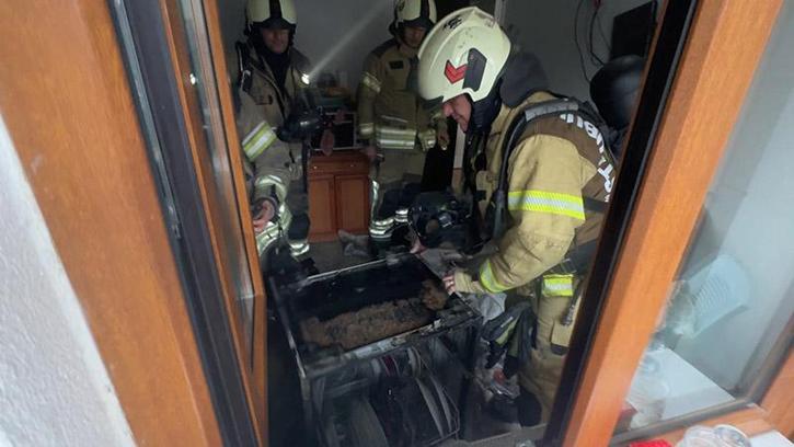 Avcılar'da bulaşık makinesi alev aldı; itfaiye müdahale etti