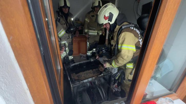 Avcılar'da bulaşık makinesi alev aldı; itfaiye müdahale etti