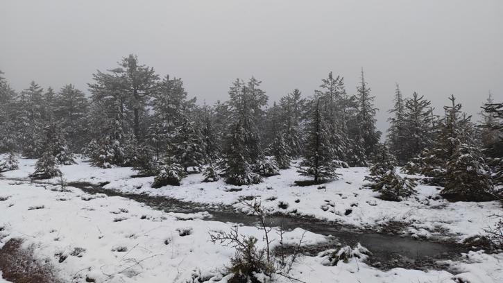 Demirci'de yüksek kesimlerde kar yağışı etkili oluyor