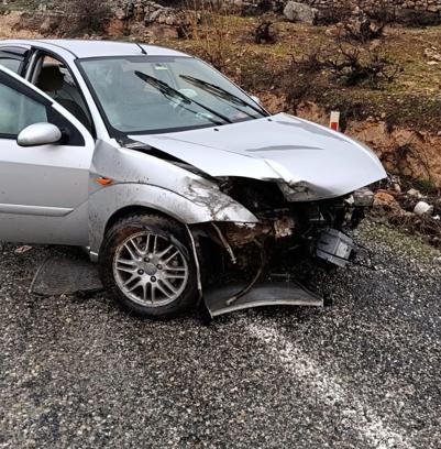 Gercüş’te otomobil yol kenardındaki toprak zemine çarptı: 1 yaralı