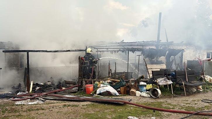 Muğla’da evde çıkan yangında aile alevlerin arasından kurtuldu