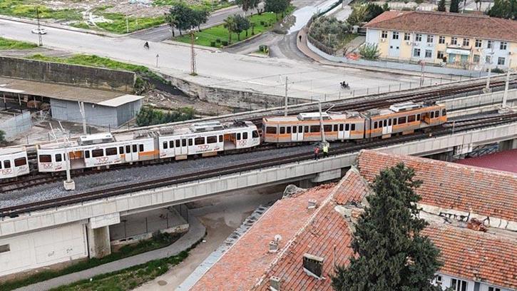 Adana’da metro vagonu seyir halindeyken raydan çıktı; kazada yaralanan olmadı