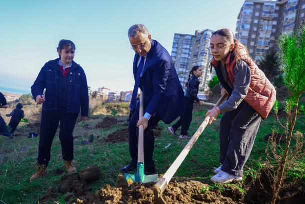 İlkadım’da fidanlar toprakla buluştu