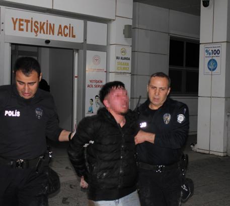 Annesinin, erkek arkadaşını bıçakladı; ikinci kez saldırı anı kamerada