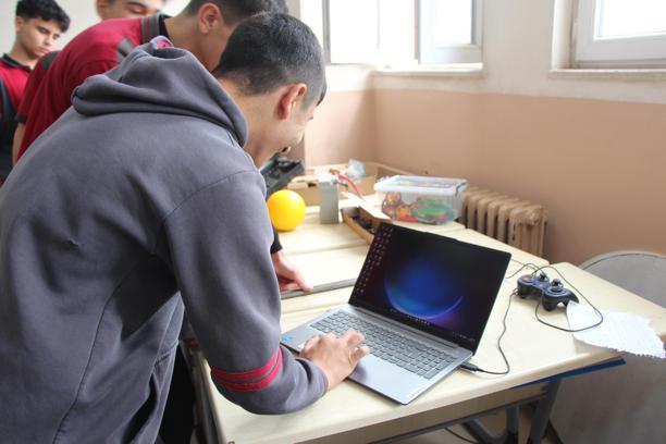 Şırnaklı öğrenciler kurdukları robotik kodlama takımıyla yarışacak