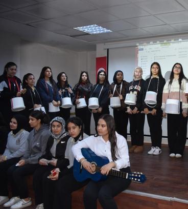 Liselilerden 'geri dönüşüm' orkestrası