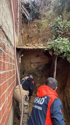 Bursa'da sağanak ve fırtına, heyelanda mahsur kalan 1 kişi kurtarıldı