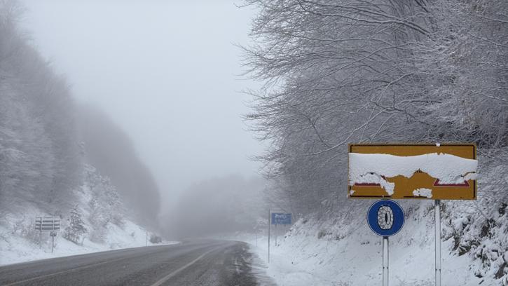 Domaniç-İnegöl yolunda kar ve sis