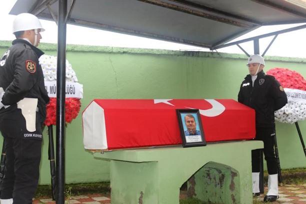 Kalp krizi sonucu hayatını kaybeden polis memuru toprağa verildi