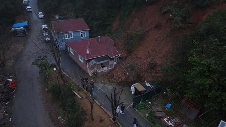 Beykoz’da toprak kayması sonucu tek katlı evde hasar oluştu