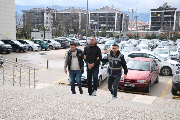 Çaldığı TIR’la gittiği eski sevgilisinin evinden de laptop çaldı