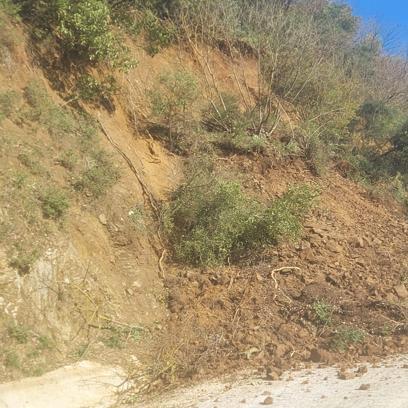 Mudanya’da heyelan sonrası kapanan yol, ulaşıma açıldı