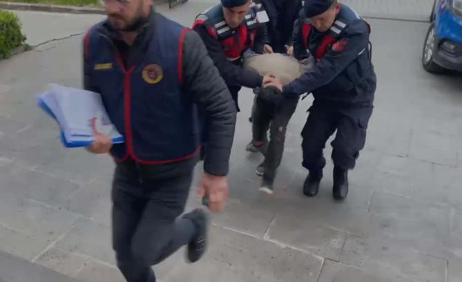 Av tüfeğiyle boşanma aşamasındaki eşi ile ailesinin yaşadığı evi bastı; 4 ölü (2)