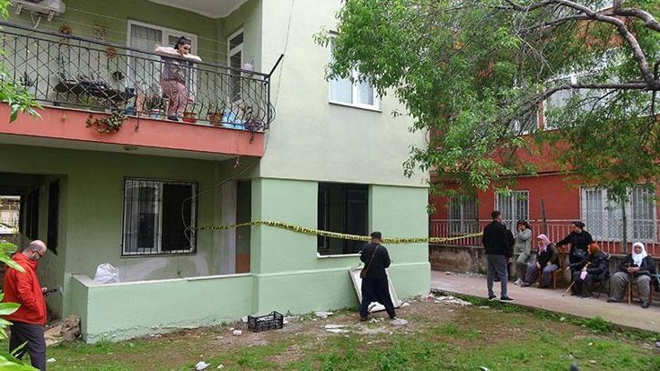 Evinde ölü bulundu