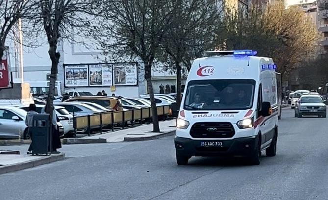 Budama yaparken kolunu kesildi, ambulansta kalp krizi geçirdi