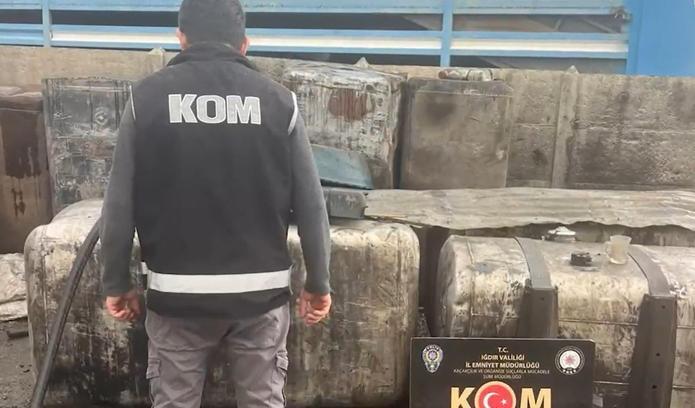 Dronla tespit edilen kaçak akaryakıt dolum deposuna operasyon; 2 gözaltı