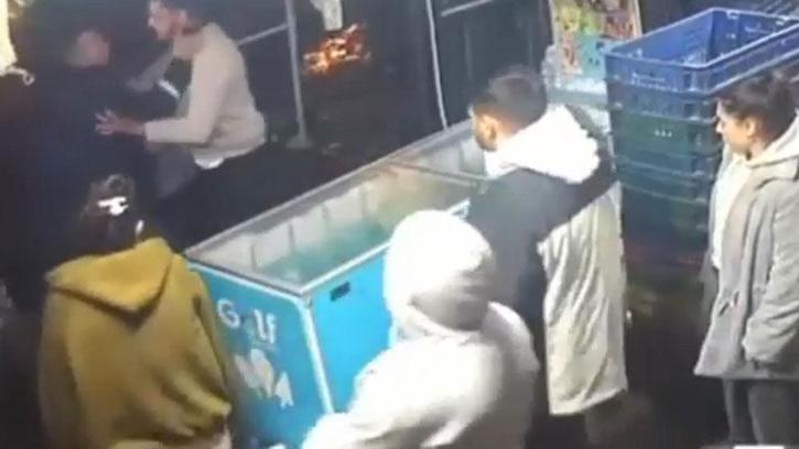 Tekirdağ'da bakkal dükkanında bıçaklı kavga kamerada; 1 ölü