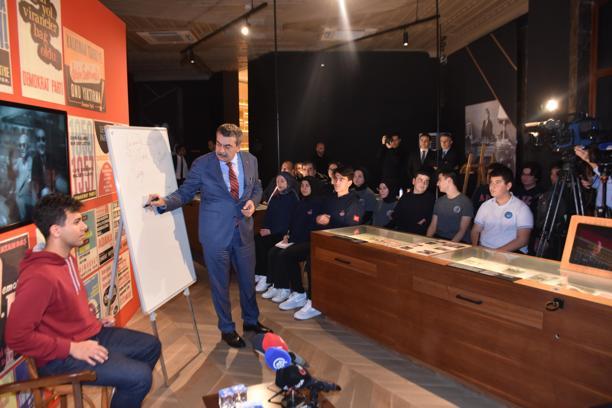 Bakan Tekin, Aydın’da lise öğrencilerine ‘Demokrasi ve İnsan’ dersi verdi