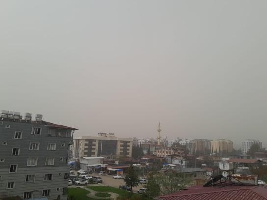 Hatay'da gökyüzü toz bulutuyla kaplandı