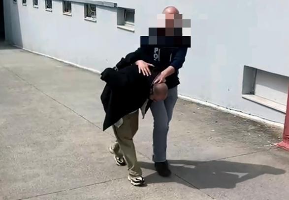 Aracından 825 kilo bonzai üretebilecek ham madde ele geçirildi; tutuklandı