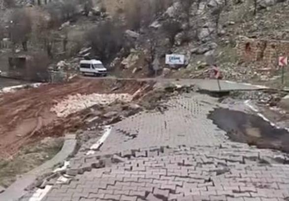 Nemrut Dağı yoluna heyelan