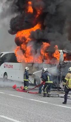 Yalova'da yolcu otobüsü alev alev yandı