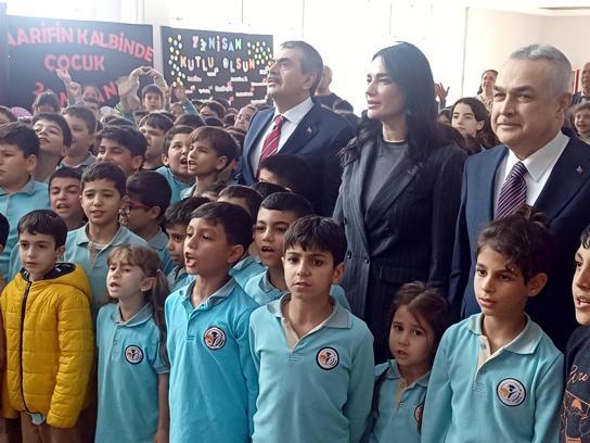 Milli Eğitim Bakanı Yusuf Tekin'den öğrencilere halı saha sözü
