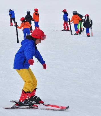 Kars’ta 2 bin ilkokul öğrencisi kayakla tanıştı