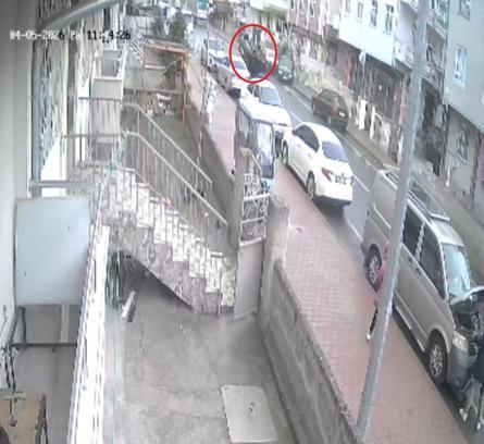 Otomobil park halindeki araca çarpıp takla attı: 2 yaralı