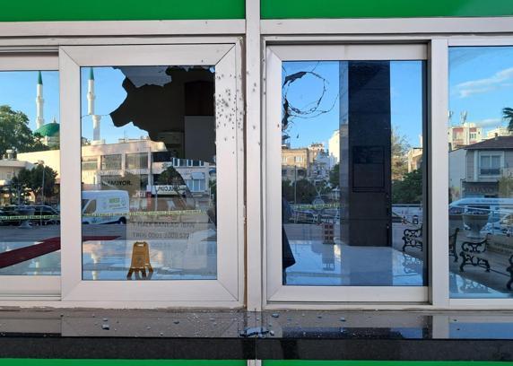 Serik Belediye binasına av tüfeğiyle ateş açan şüpheli gözaltına alındı