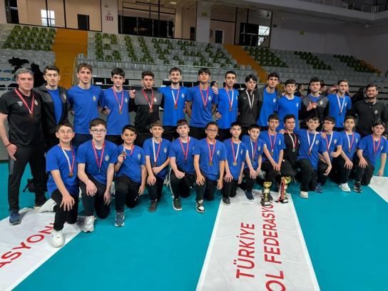 İnegöl Belediyespor’dan voleybolda çifte başarı