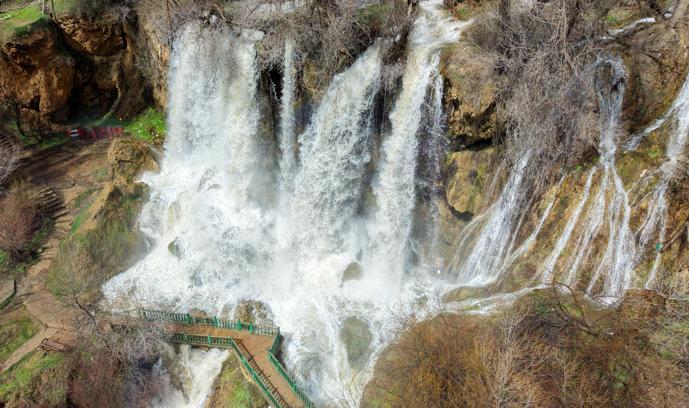 Obrukla oluşan Sızır Şelalesi, son yağışlarla coştu
