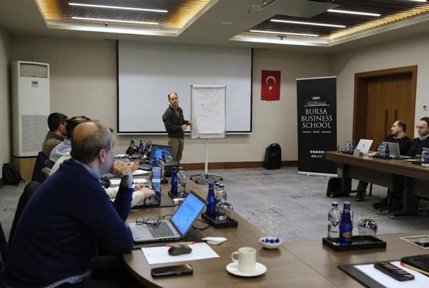 Bursa Business School’dan iş dünyası için ‘Yapay Zeka ile Verimlilik’ eğitimi