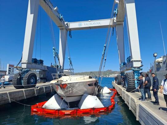 Bodrum'da marinadaki yangında batan 7 motoryatın enkazı kaldırılıyor