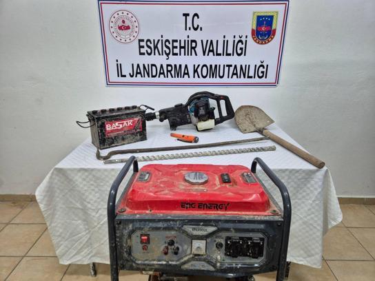 Eskişehir’de kaçak kazıya; 2 gözaltı