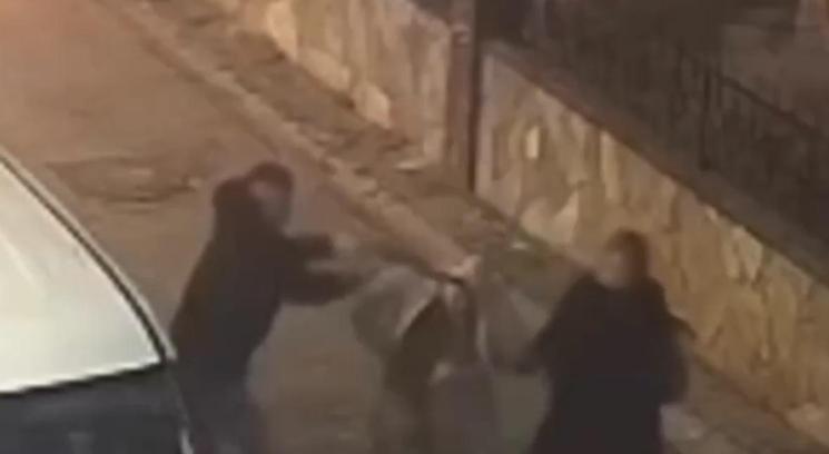 Adres sorma bahanesiyle kolye çalan şüphali gözaltına alındı