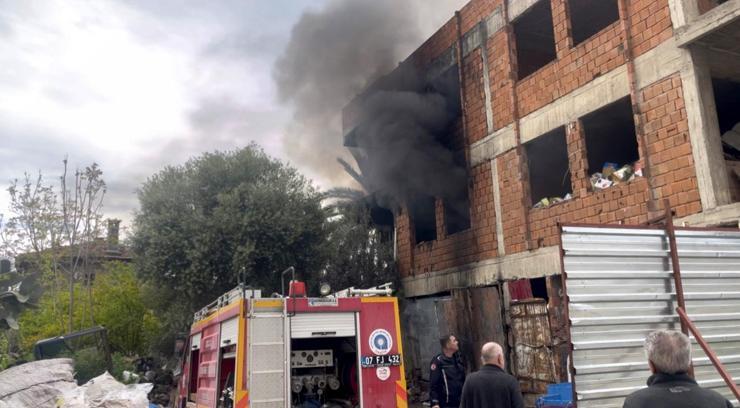 Metruk bina yangını sonrası muhtardan 'restorasyon' çağrısı