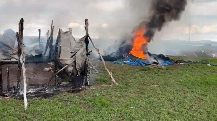 Çorum’da ağıl ile 150 saman balyası yandı