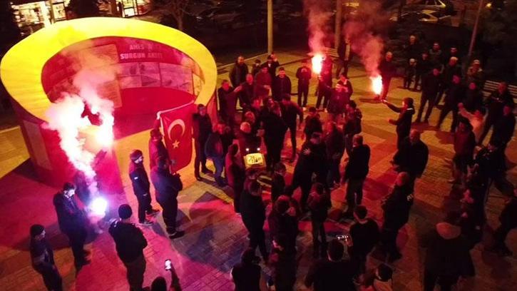 Bursa'da kavga ihbarına giden polislere sürpriz kutlama